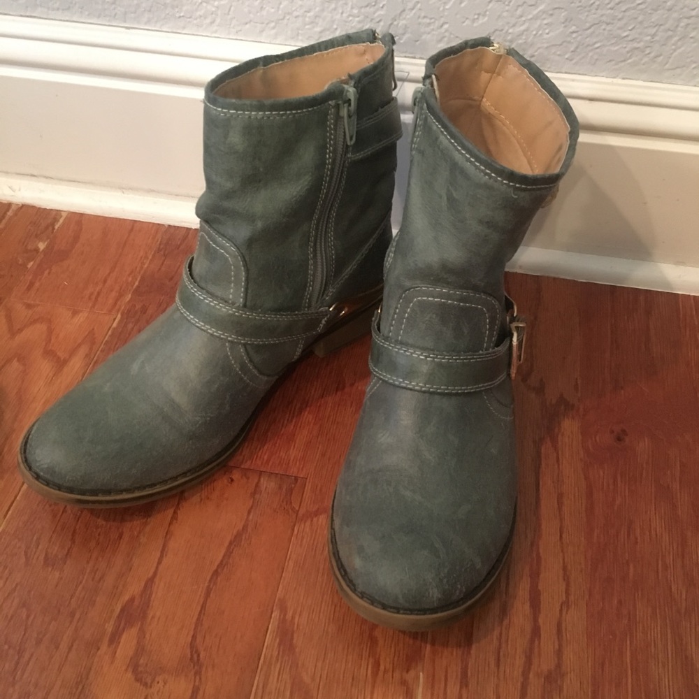 FINAL PRICE Mossimo Sage Boots size 7.5