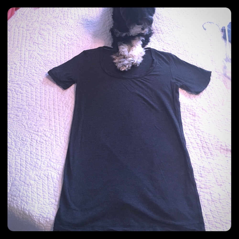Dark grey lululemon yogi tee
