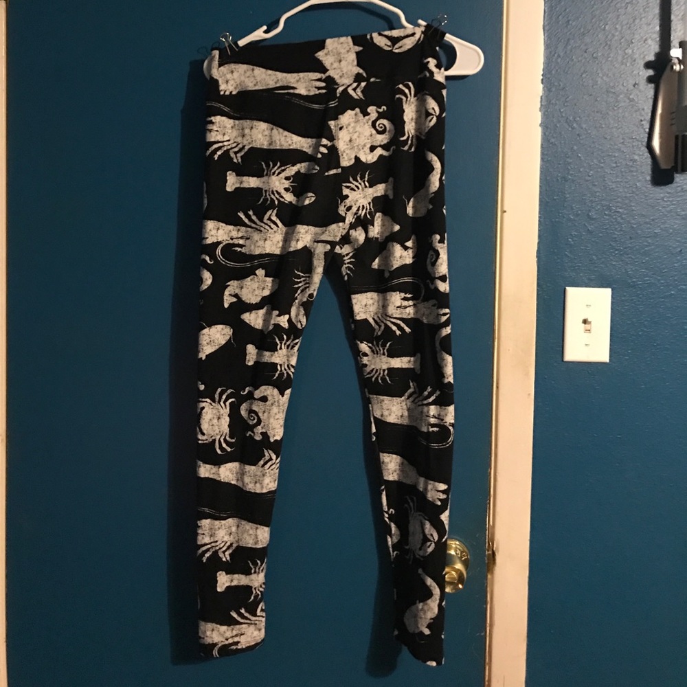 Gently used sea creature lularoe leggings