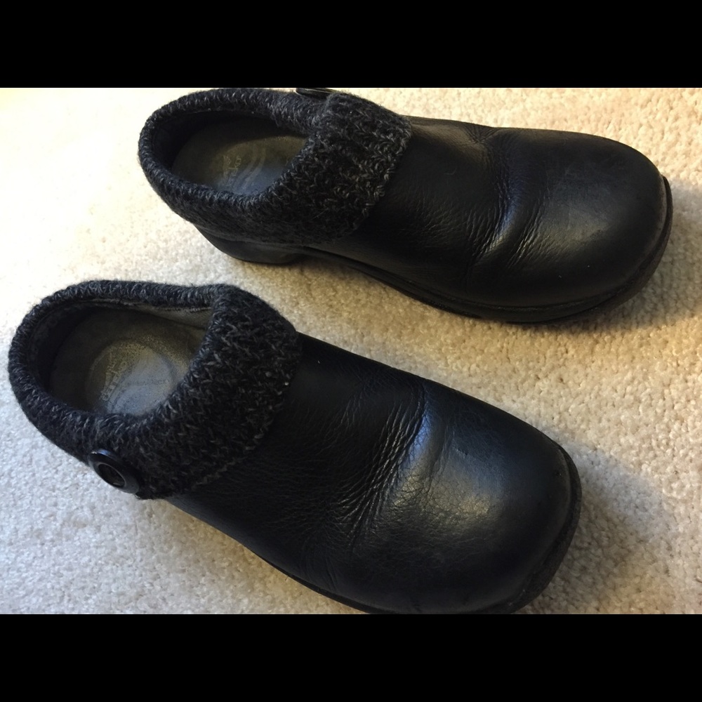 Dansko knit black clogs with back. Size 39.