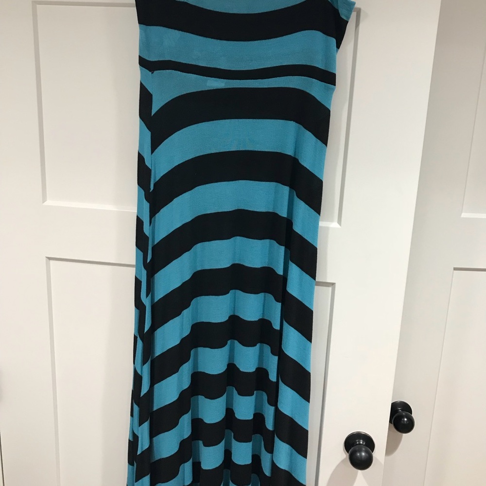 Maxis - Picture 2 of 2