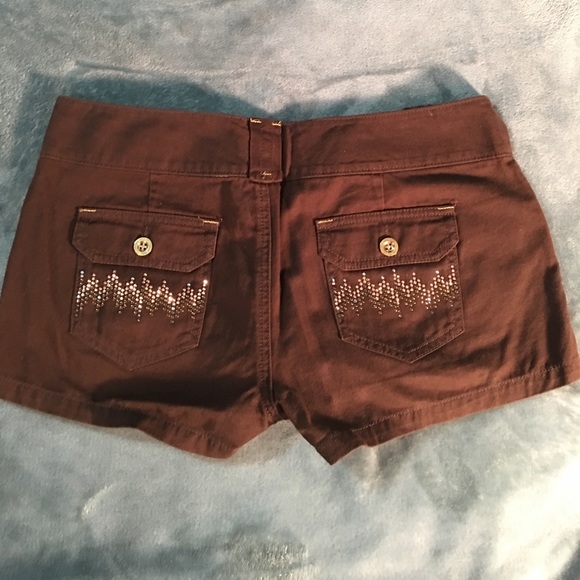 Express Shorts - Picture 2 of 3
