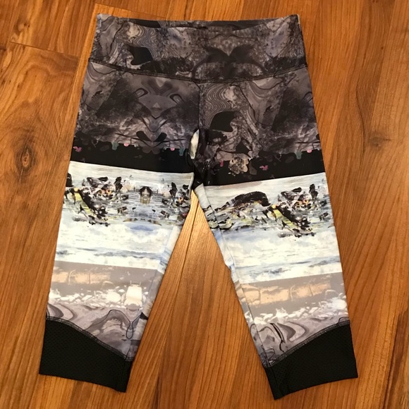 Onzie Marbled Spin Capri - M/L - NWT - Picture 3 of 8
