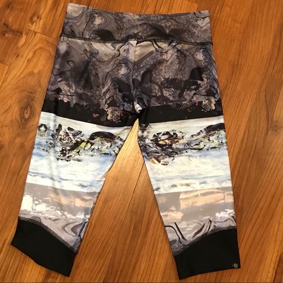 Onzie Marbled Spin Capri - M/L - NWT - Picture 4 of 8