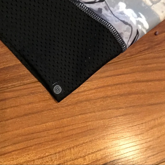 Onzie Marbled Spin Capri - M/L - NWT - Picture 8 of 8