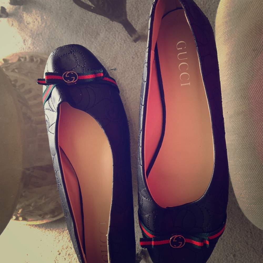 Black Leather Gucci Flats
