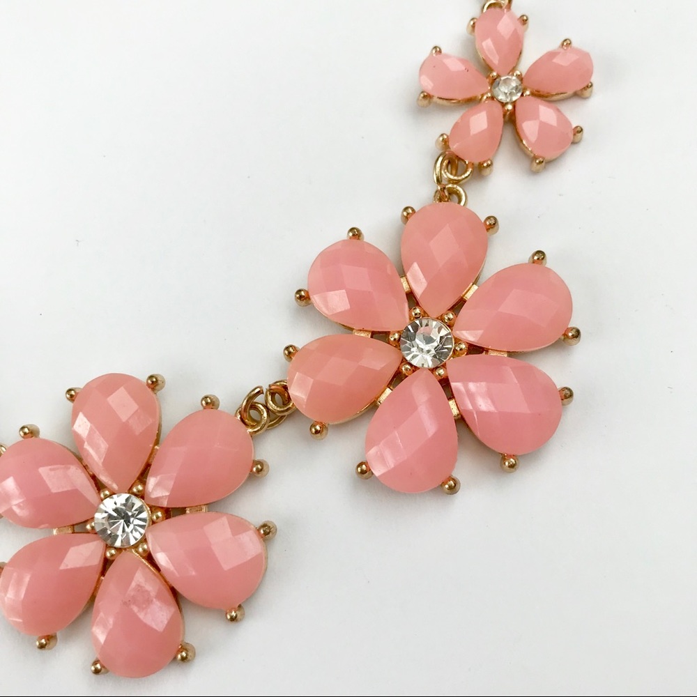 Feminine Flower Necklace