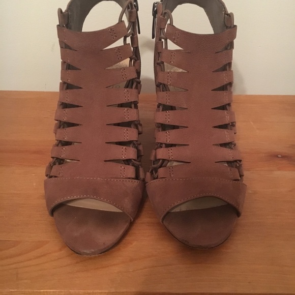π«SOLDπ«Vince Camuto Caramel Sandals - Picture 2 of 7
