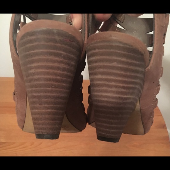 π«SOLDπ«Vince Camuto Caramel Sandals - Picture 3 of 7