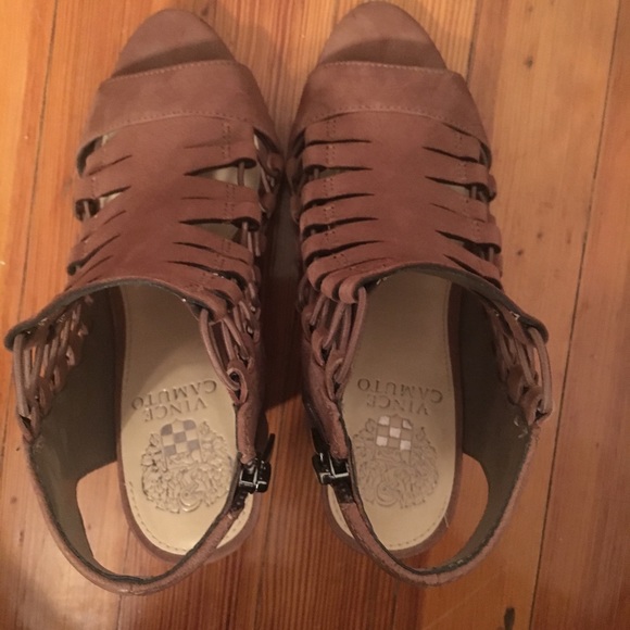 π«SOLDπ«Vince Camuto Caramel Sandals - Picture 5 of 7