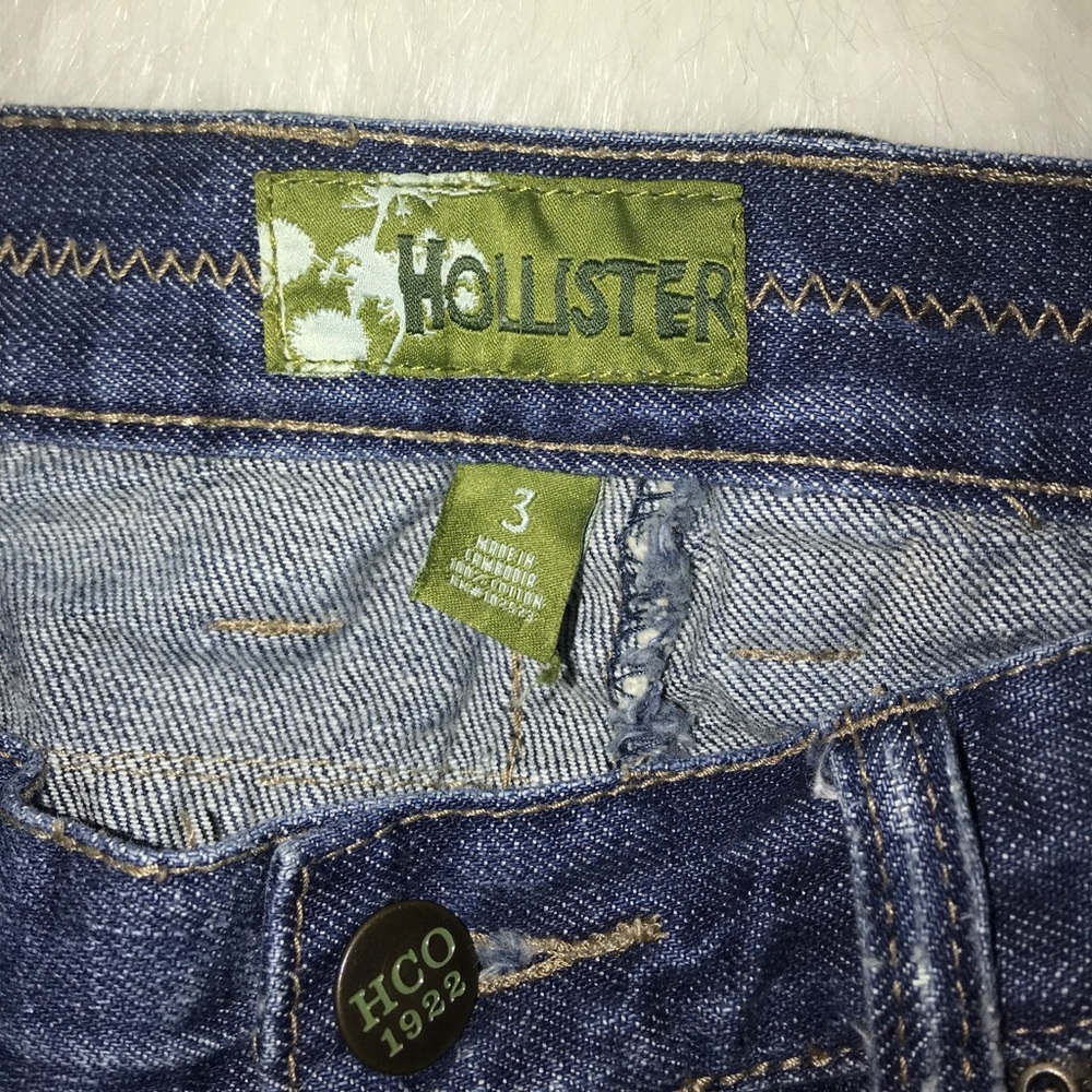 Gently used Hollister distressed jeans - Picture 4 of 8