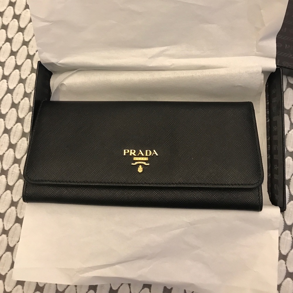 Prada Wallet - Picture 2 of 8