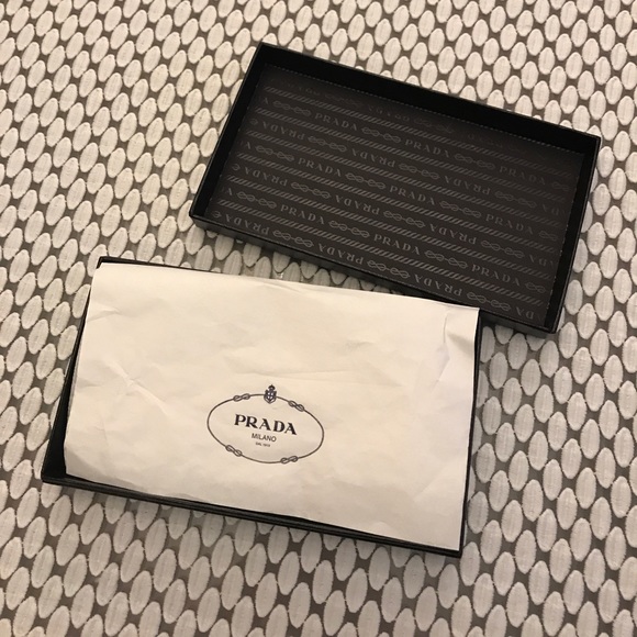 Prada Wallet - Picture 4 of 8