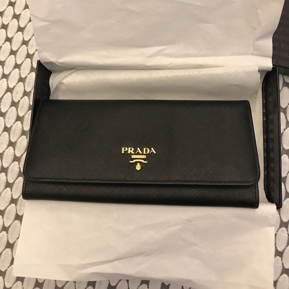 Prada Wallet - Picture 2 of 8