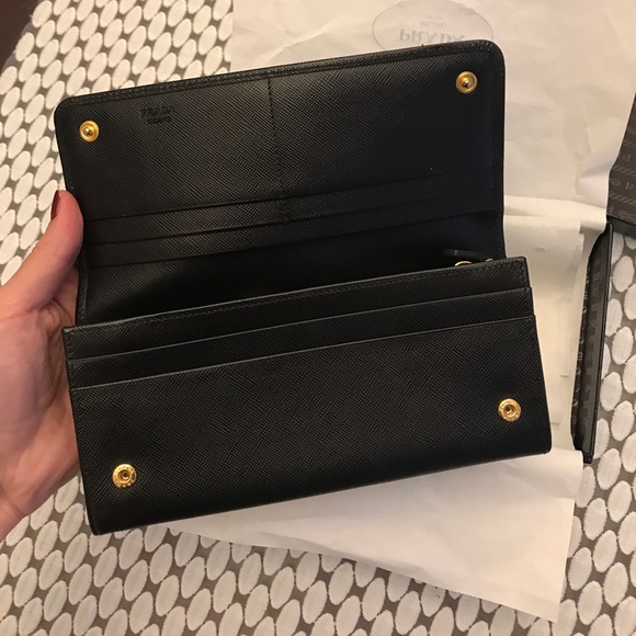 Prada Wallet - Picture 5 of 8