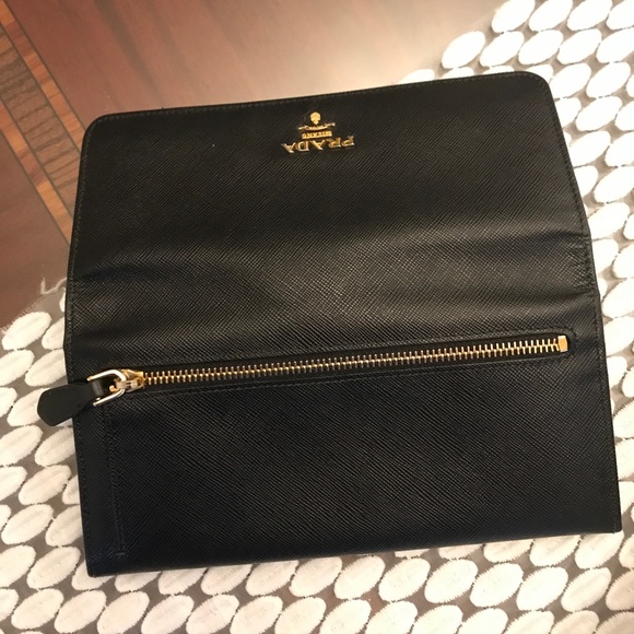 Prada Wallet - Picture 7 of 8