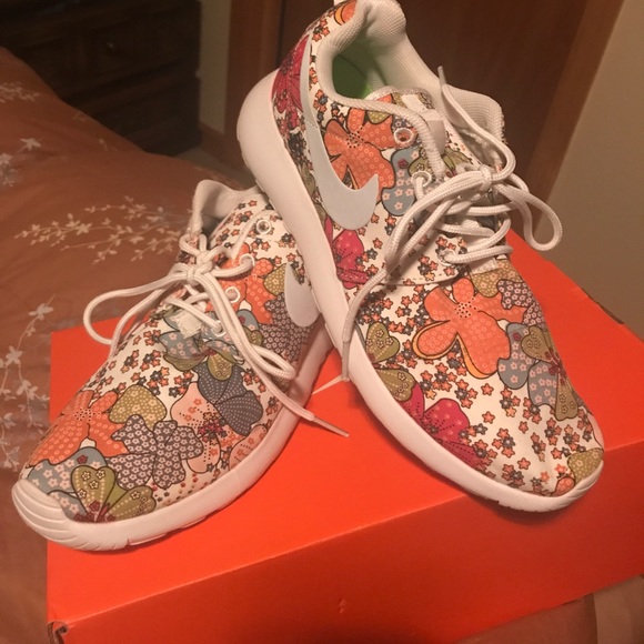 Nike Shoes - Nike sneakers