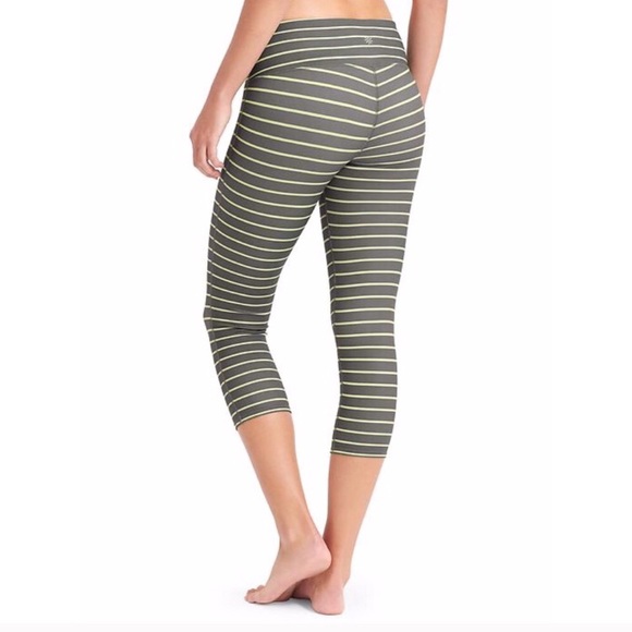 Athleta Stripes Chaturanga Capri in Green ~ Large - Picture 2 of 5