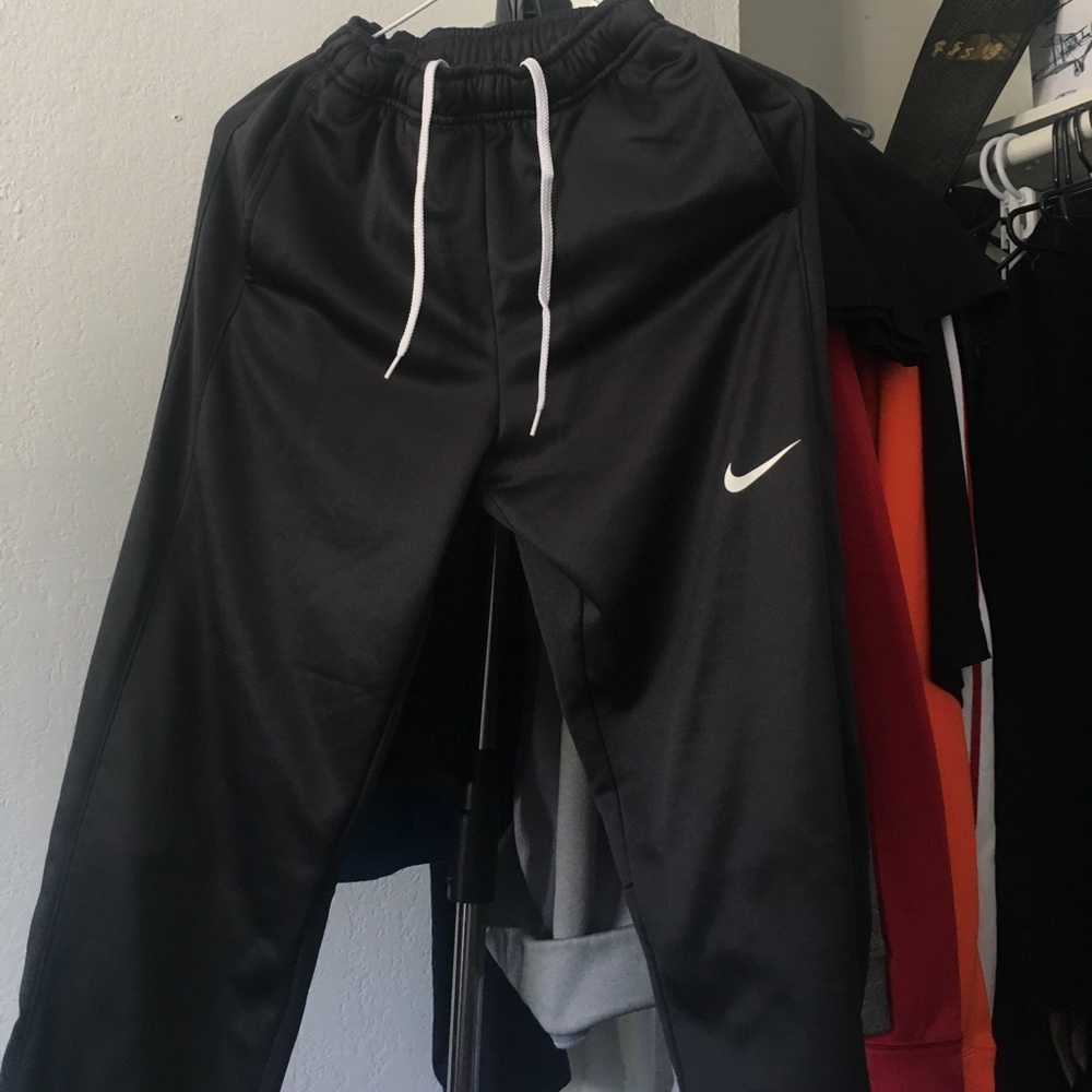 Nike therma fit sweats:SizeYL