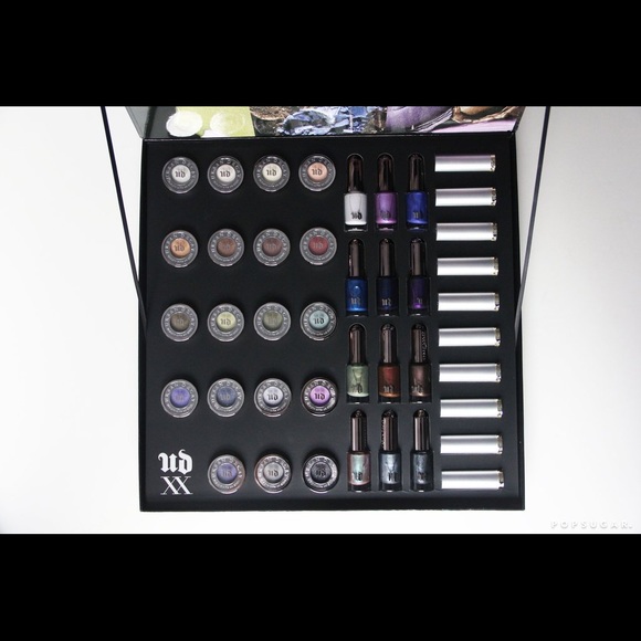 ๐ HP๐  Decay Vintage Vault XX Makeup Set Authentic - Picture 7 of 8