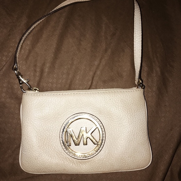 Cream colored Micheal Kors Wristlet 💫 - Picture 1 of 1