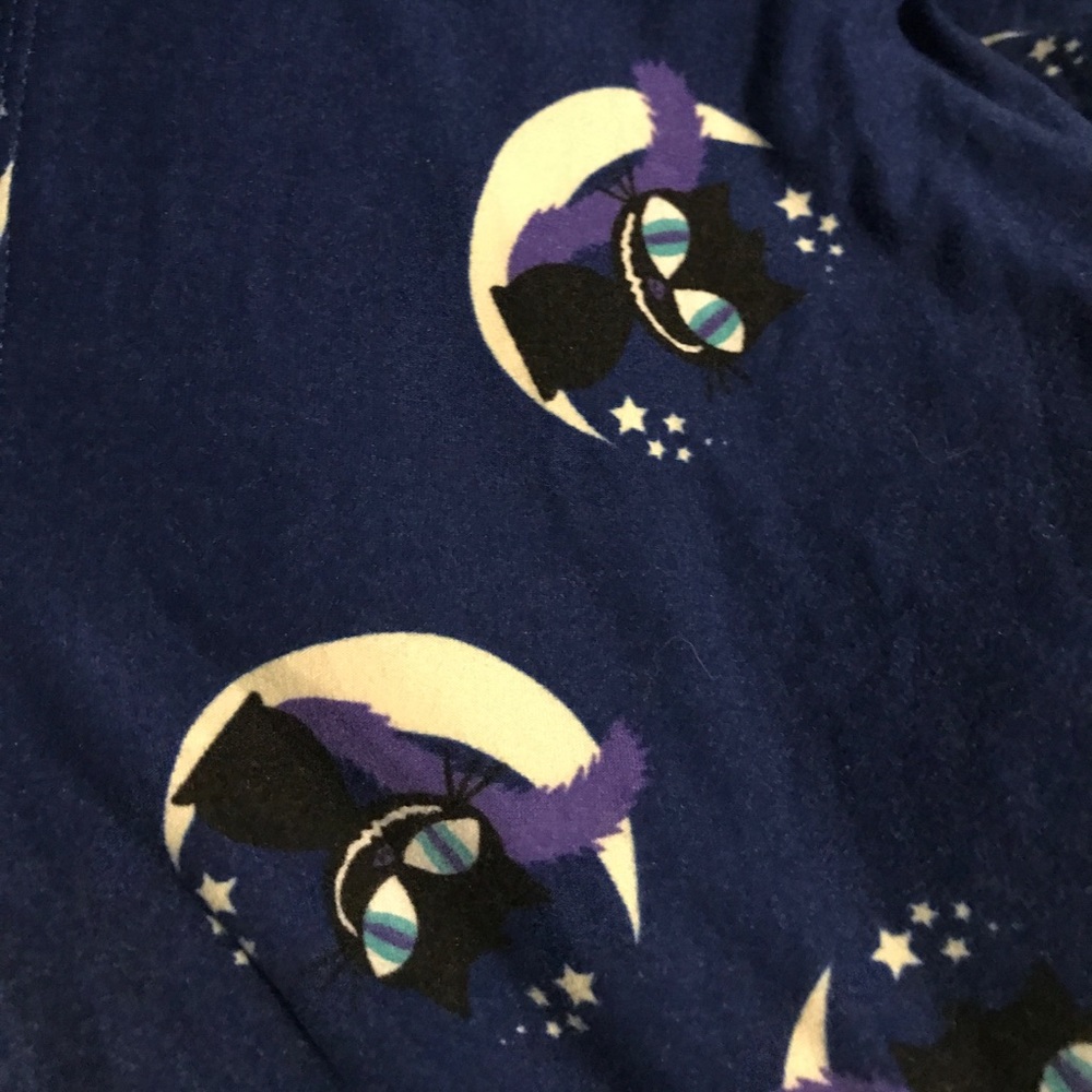 Gently used black cat and moon leggings os lularoe