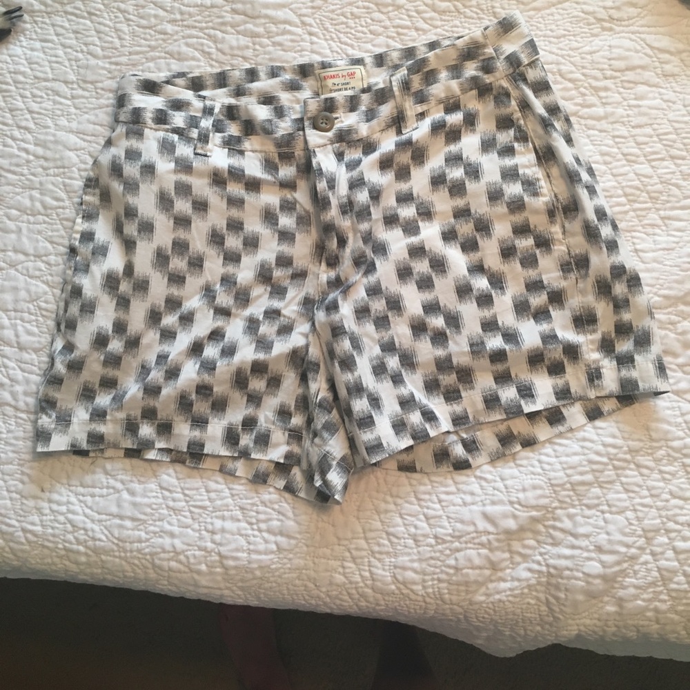 Black and white Gap shorts