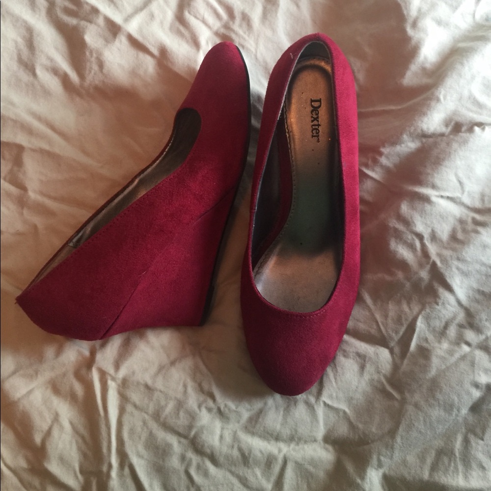 Maroon,m suede wedge heels 👠