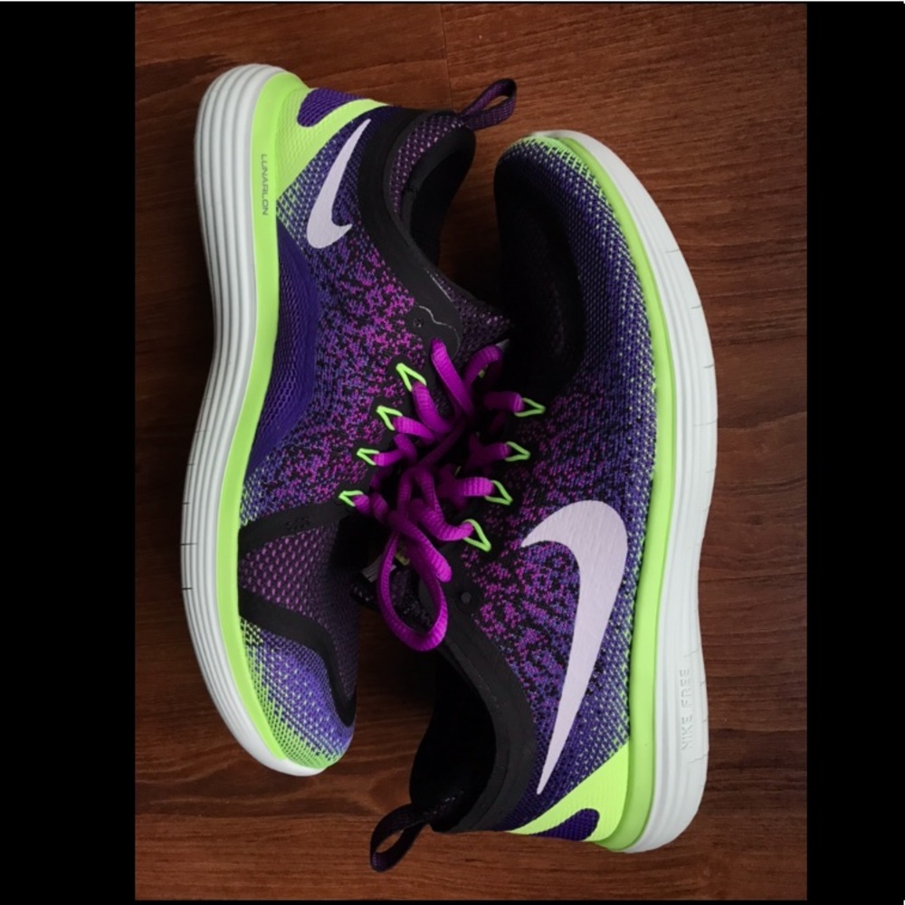 Size 9 Nike Free’s