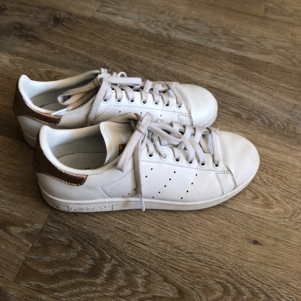 Rose Gold Stan Smith Adidas!!