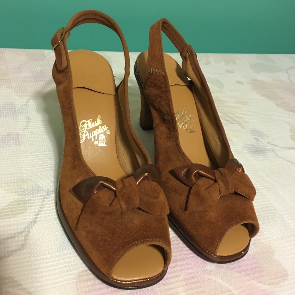 Vtg Hush Puppies 🐶 ADORABLE PEEP TOE HEELS