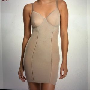 NWOT Spanx Haute Contour Noveau Slip