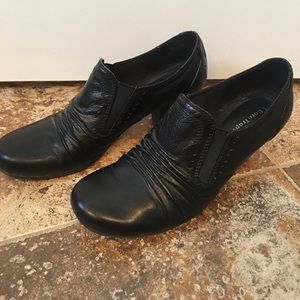 Bare Traps Black Shoes