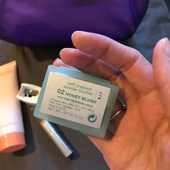 Clinique makeup set- no bag - Picture 4 of 5