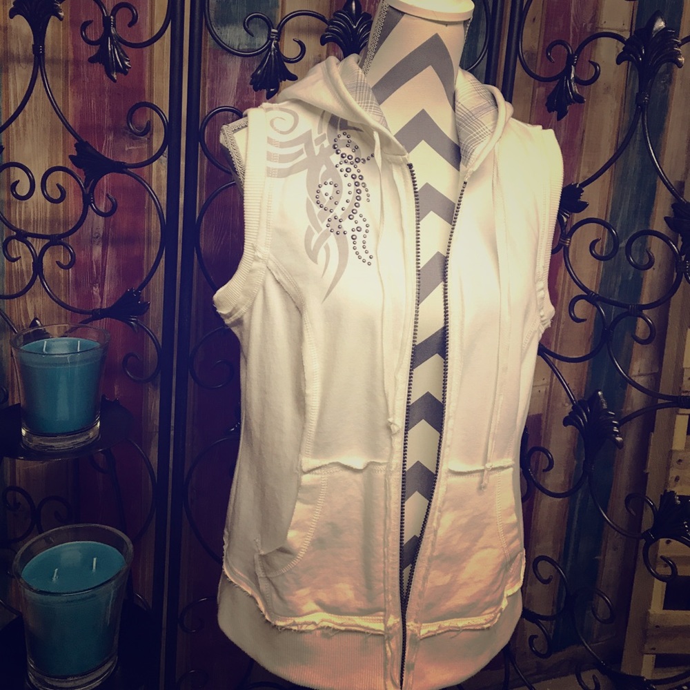 Sleeveless hoodie with scroll/grommet detail😎💋 - Picture 3 of 4