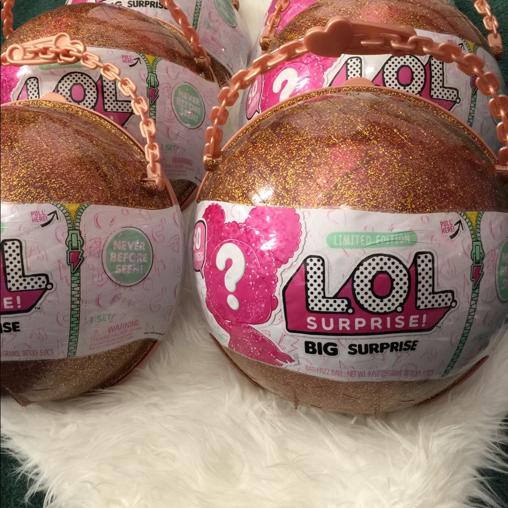 LOL Big surprise ball