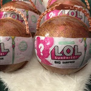 LOL Big surprise ball