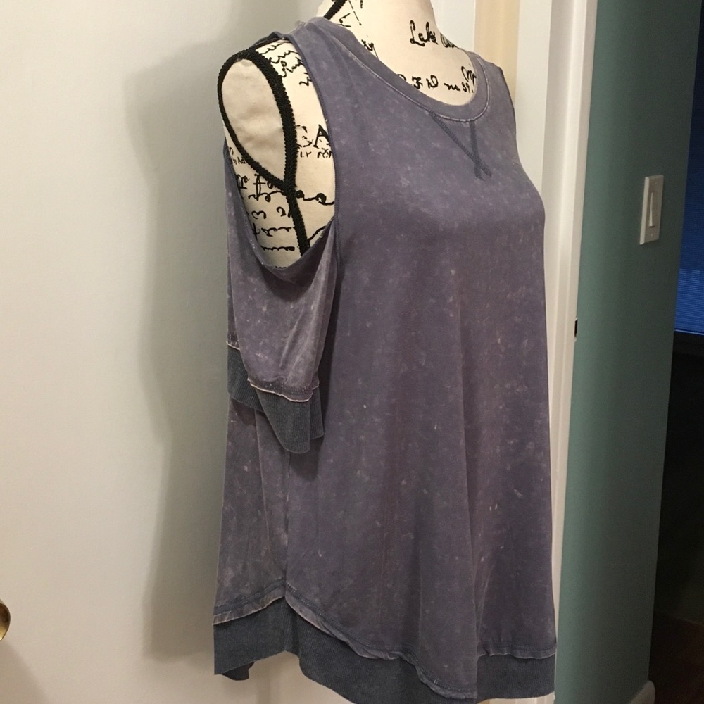 Cold shoulder top - Picture 2 of 4