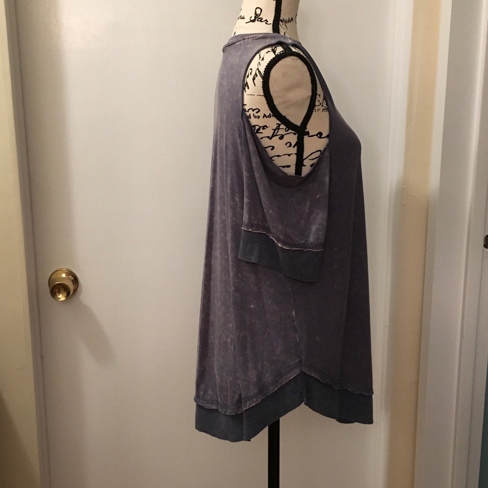 Cold shoulder top - Picture 3 of 4