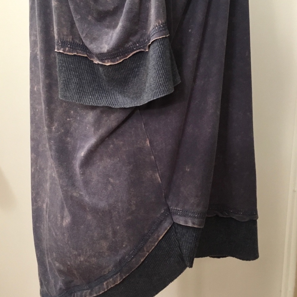 Cold shoulder top - Picture 4 of 4