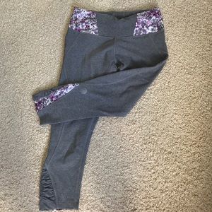 MPG Cropped Exercise Pants with floral accents