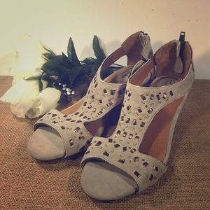 Womens 7.5 Light Grey Wedge Straps Clarks Artisan