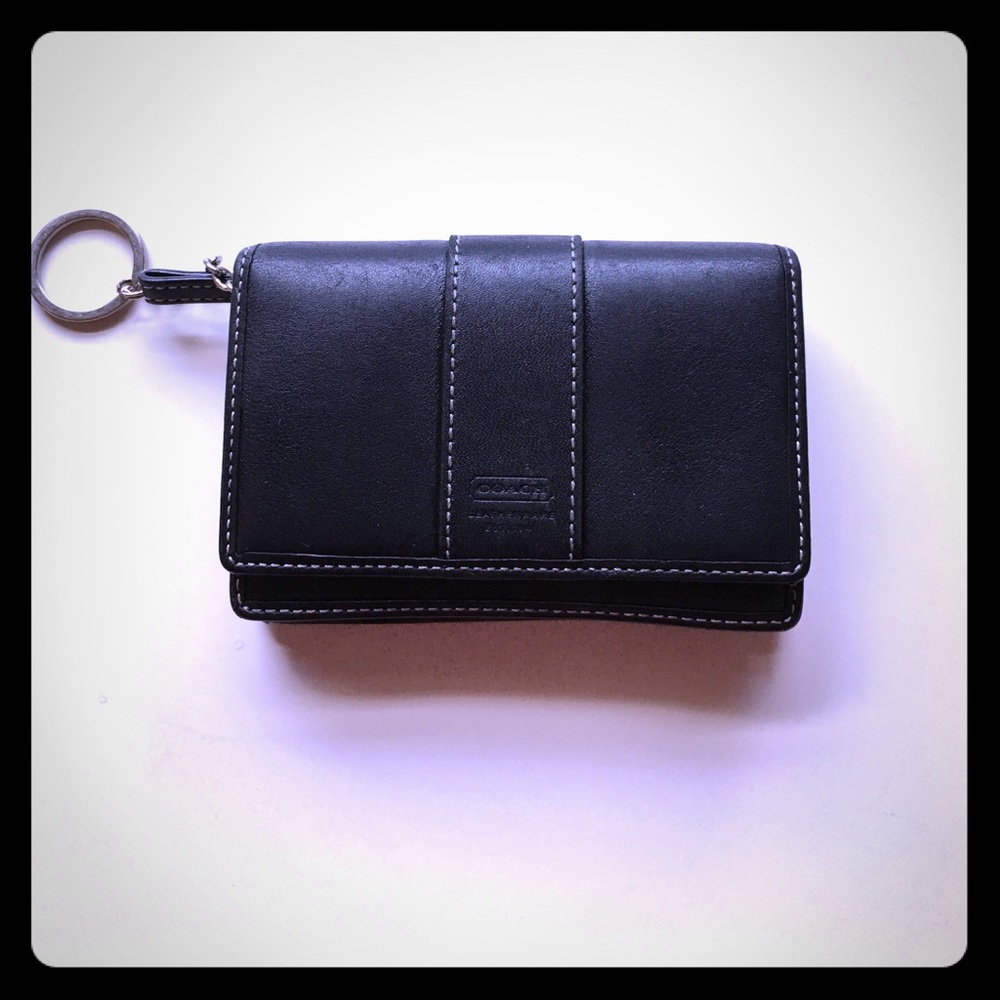 🚨CLEAROUT SALE🚨Coach leather wallet w/keyring
