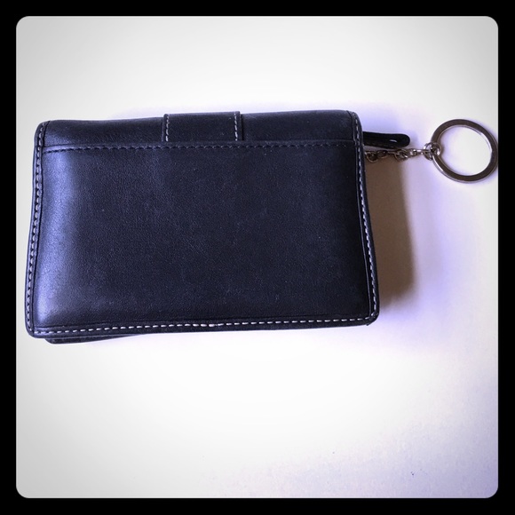 🚨CLEAROUT SALE🚨Coach leather wallet w/keyring - Picture 2 of 5