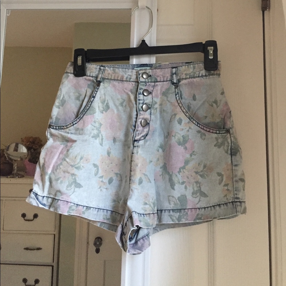 Urban Outfitters Kimchi Blue Flower Shorts Size 0
