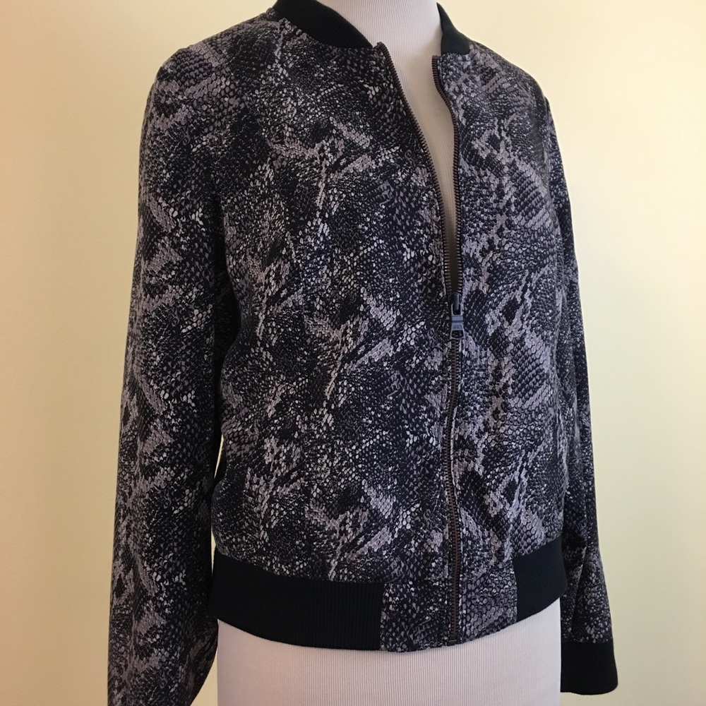 [Banana Republic] SNAKESKIN PRINT BOMBER JACKET