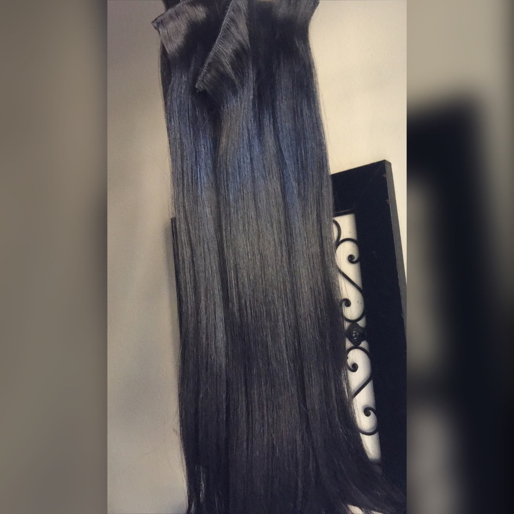 *FULL HEAD BLACK REMY HUMAN HAIR EXTENSIONS*