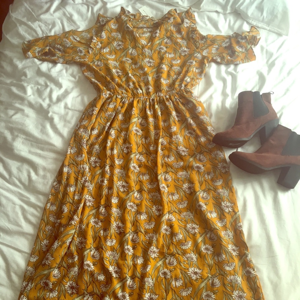 Girl next yellow maxi dress