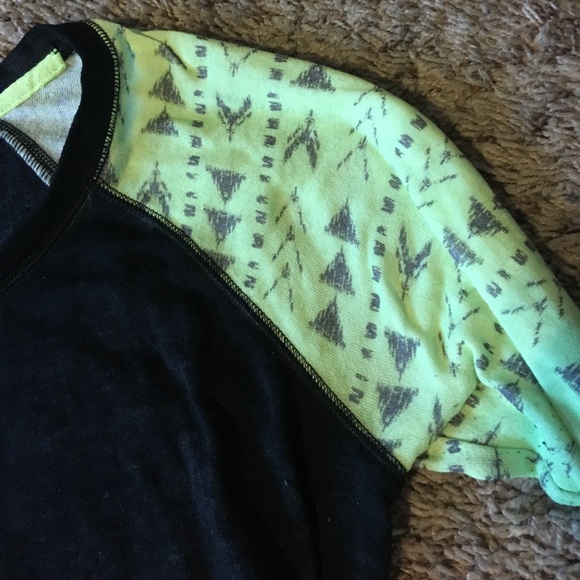 Long Sleeve Aztec Print - Picture 2 of 2