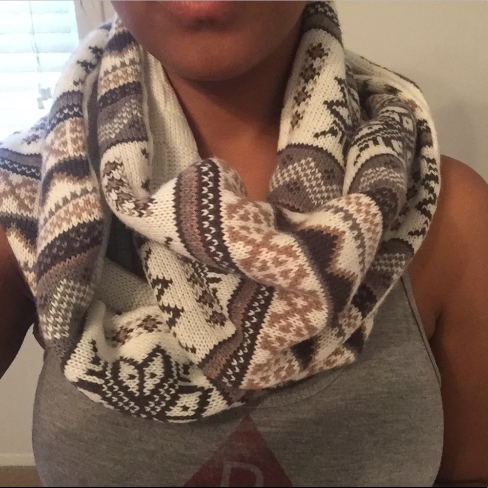 Reversible Aztec scarf